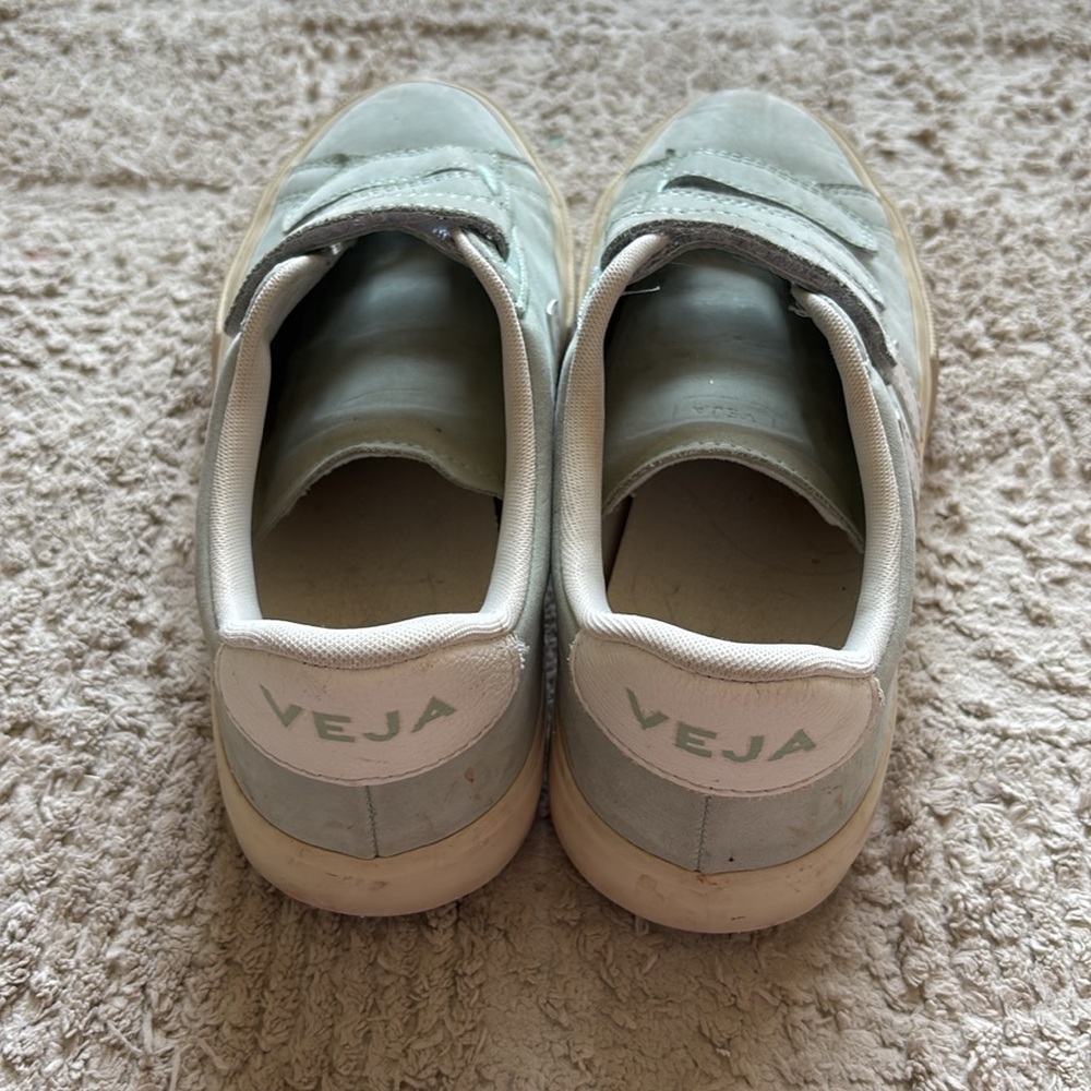 Veja Sneakers in Light Blue - Picture 4 of 4